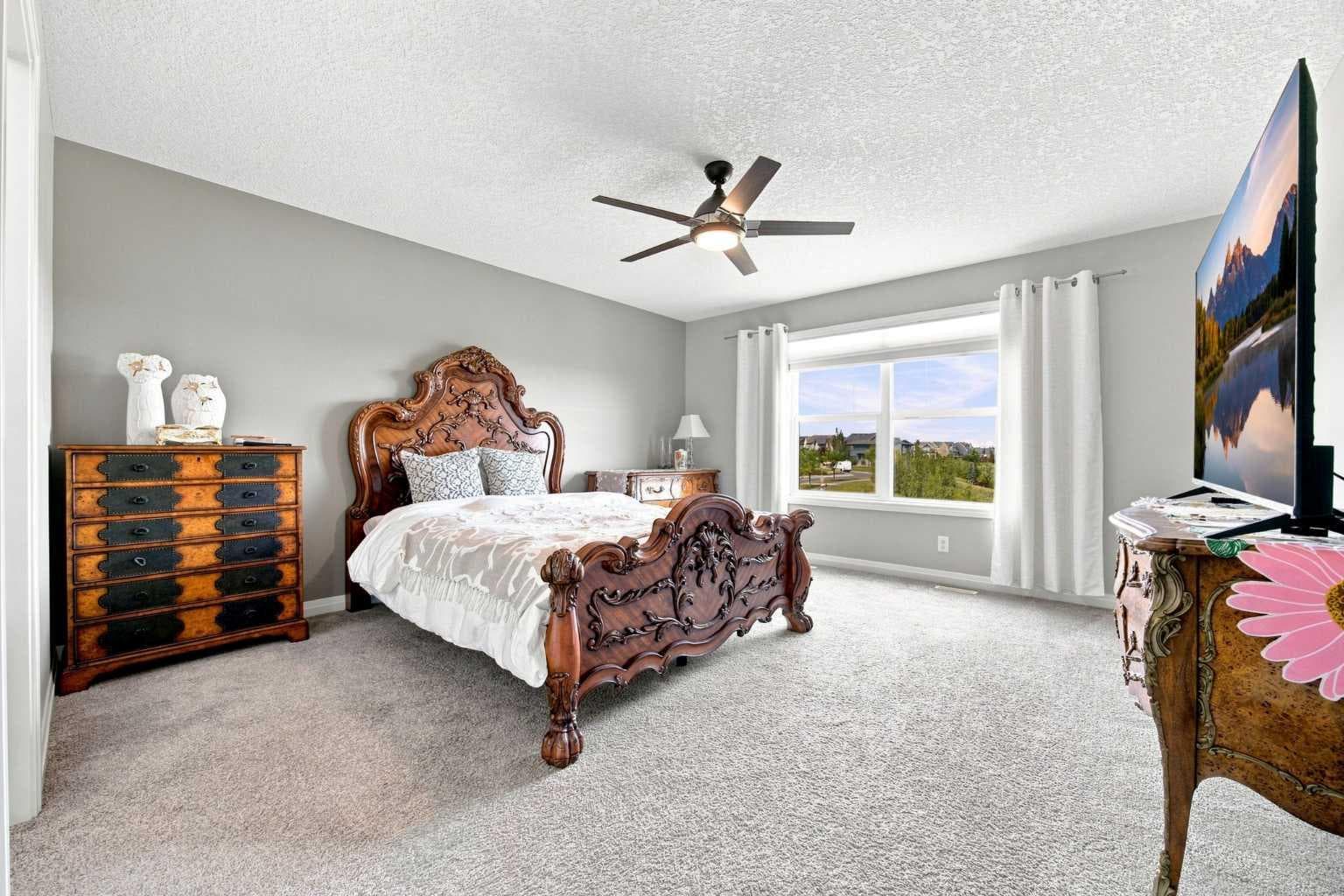 12 Masters Court SE