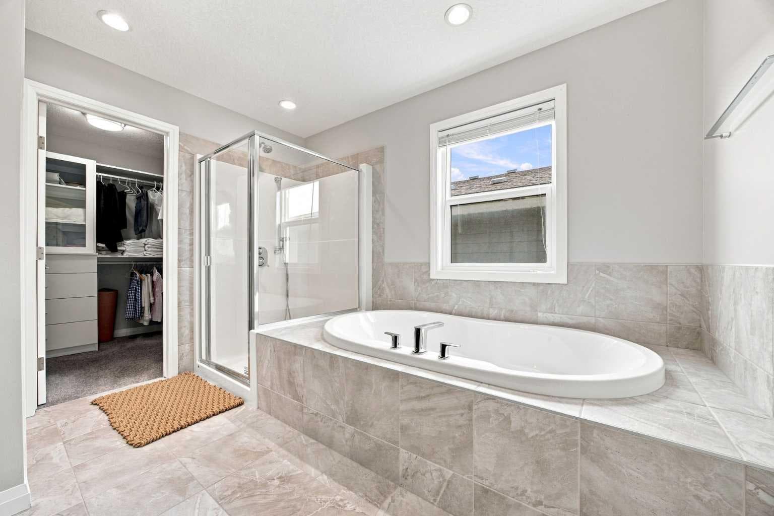 12 Masters Court SE