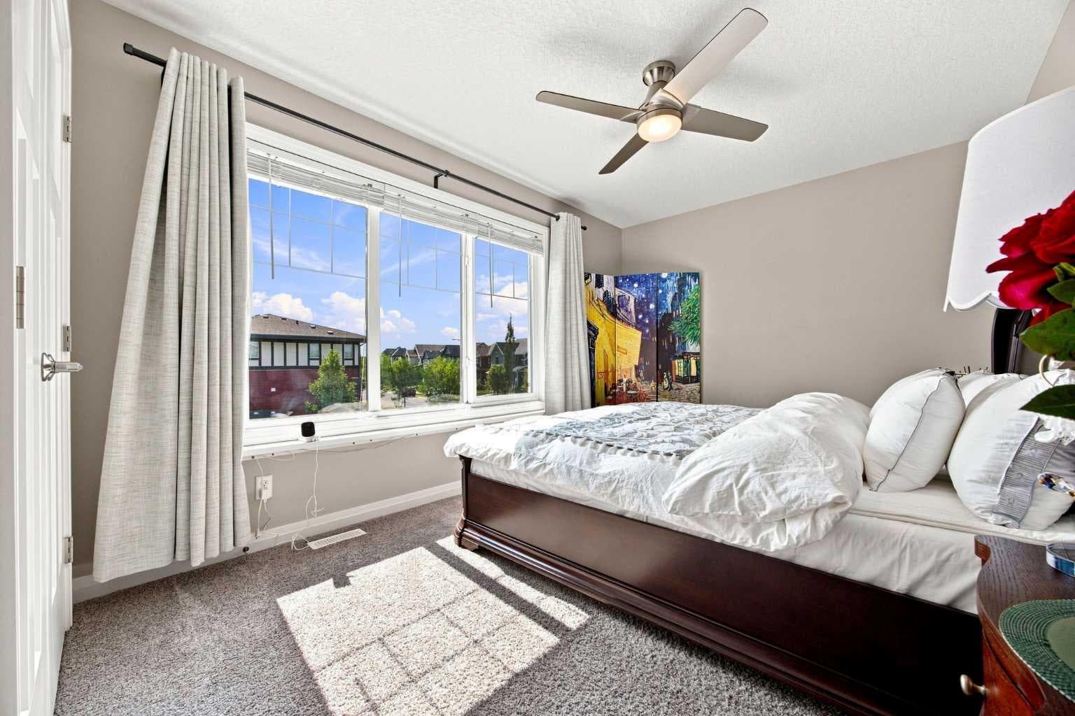 12 Masters Court SE
