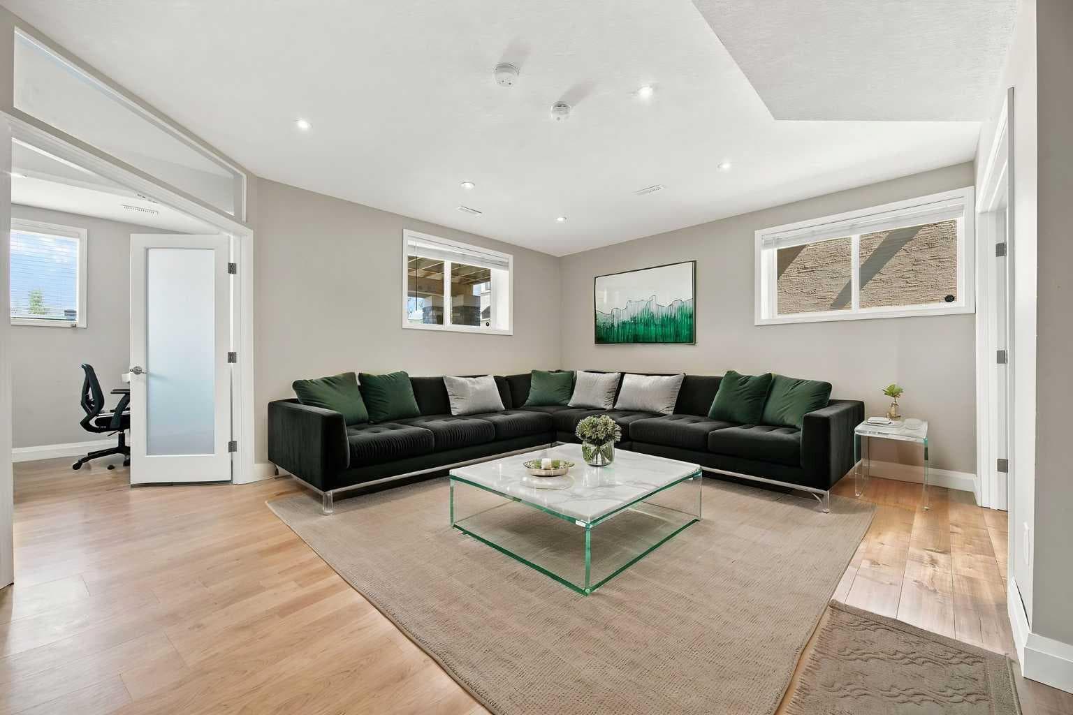 12 Masters Court SE