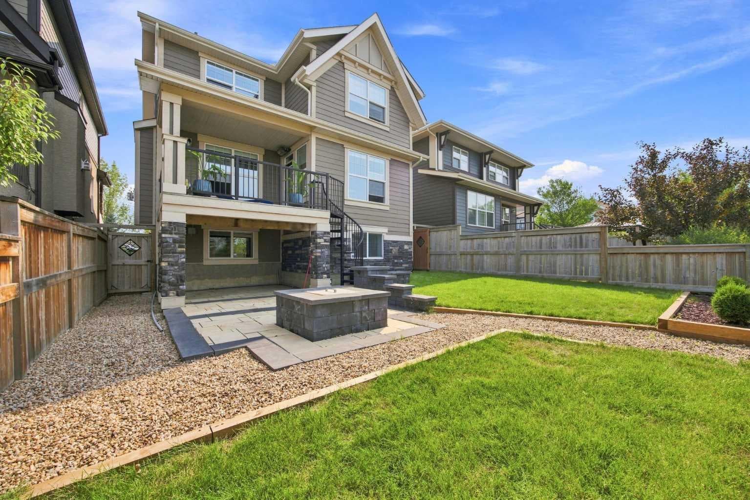 12 Masters Court SE