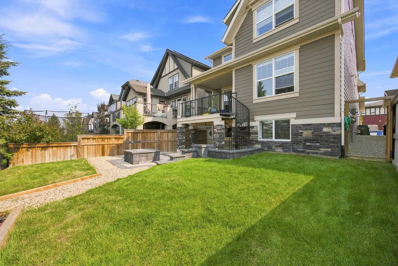 12 Masters Court SE