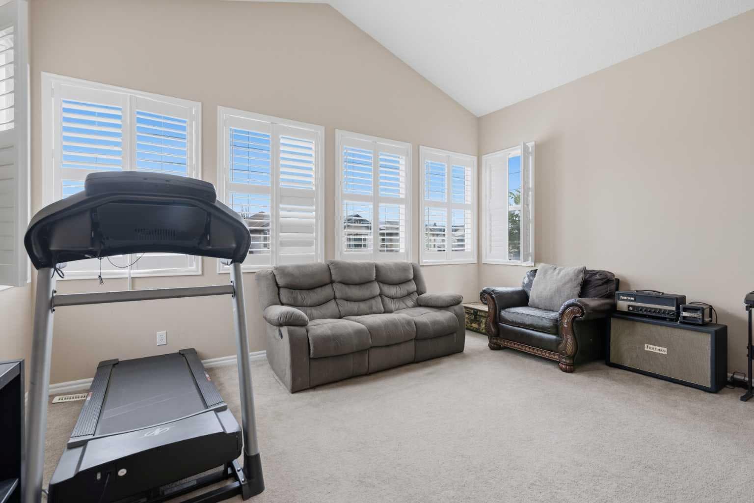 107 Brightonstone Common SE