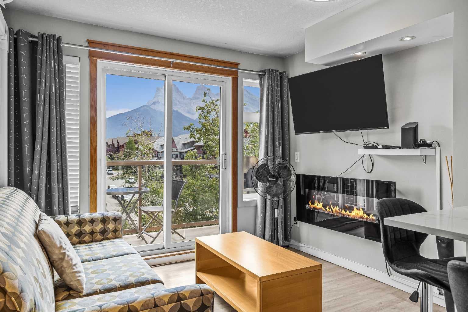 401, 160 Kananaskis Way 