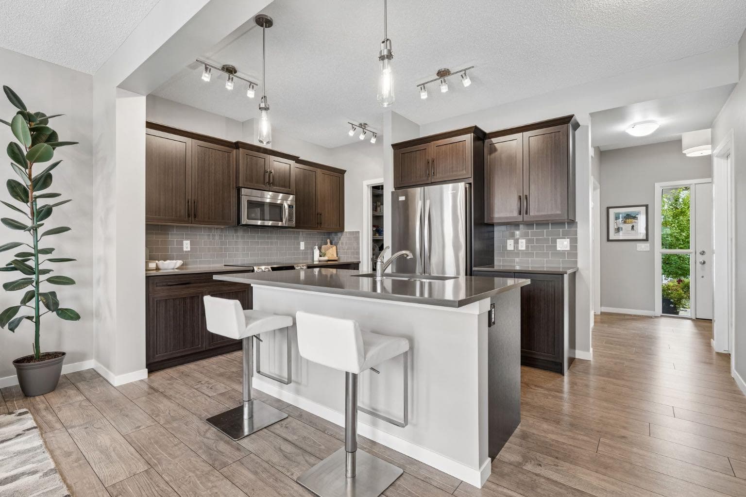 4 Emberside Place 