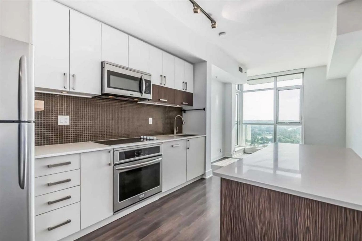 1605, 550 Riverfront Avenue SE