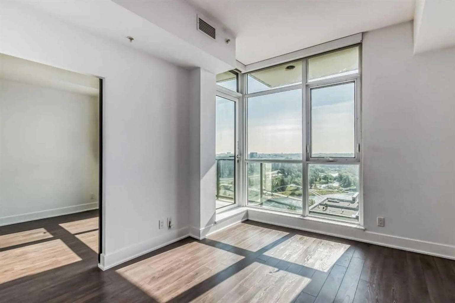 1605, 550 Riverfront Avenue SE