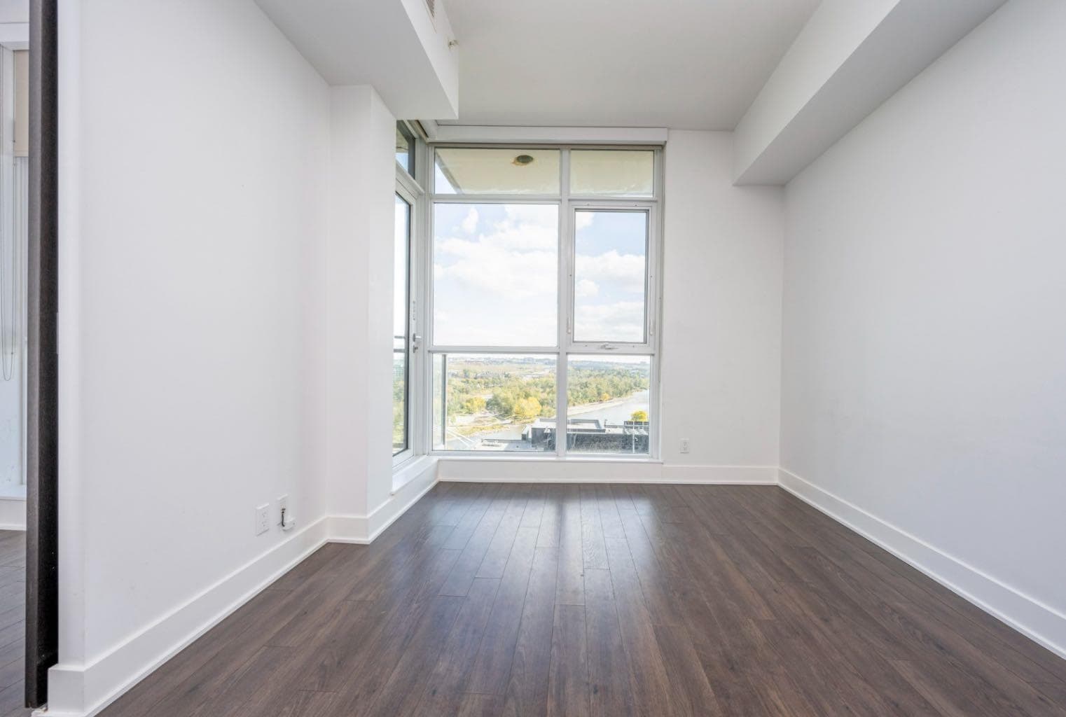 1605, 550 Riverfront Avenue SE