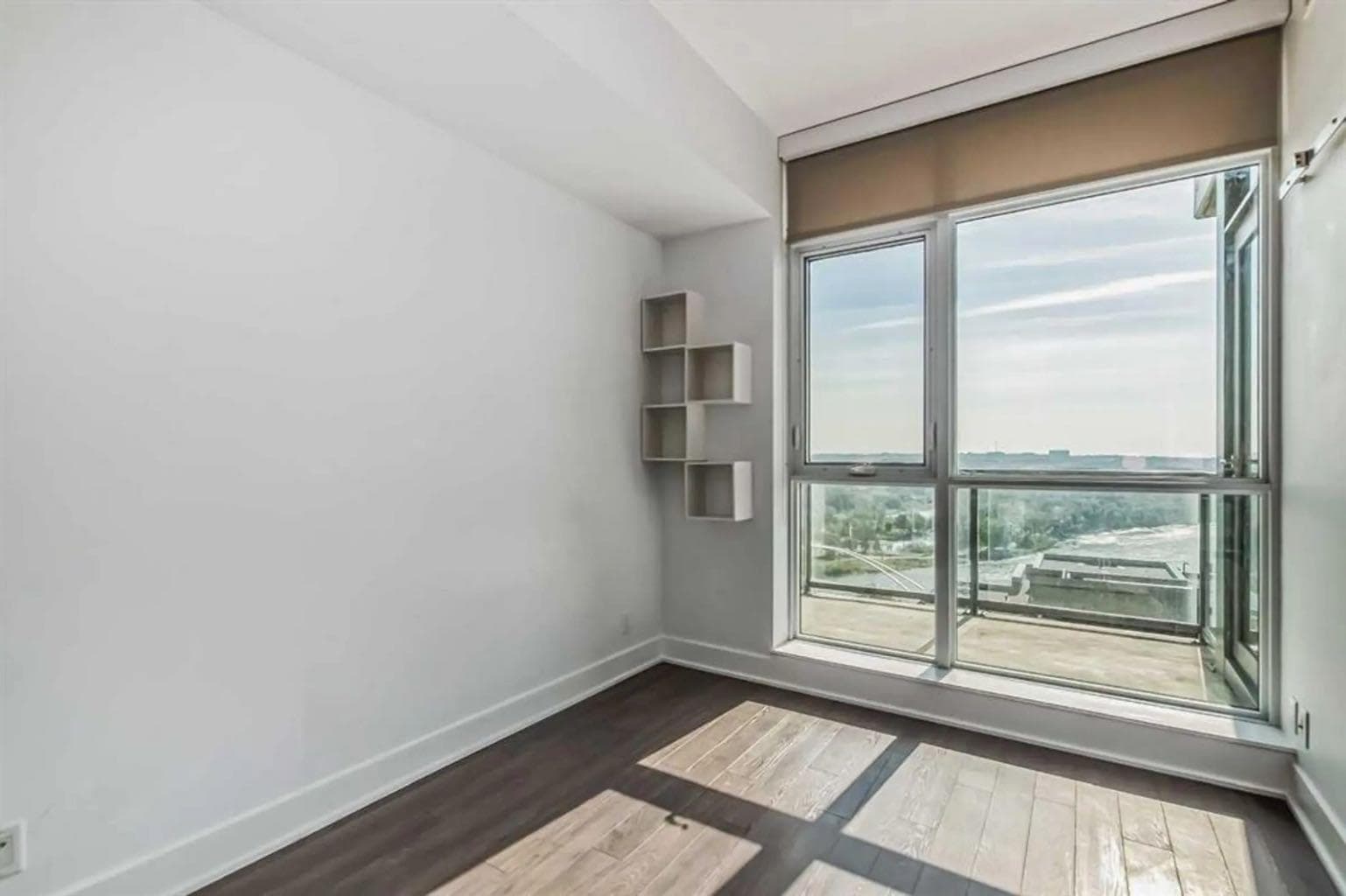 1605, 550 Riverfront Avenue SE