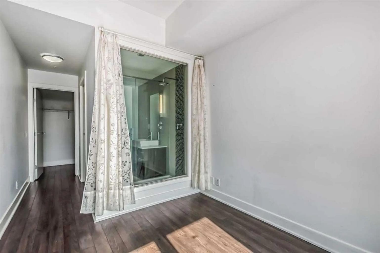 1605, 550 Riverfront Avenue SE