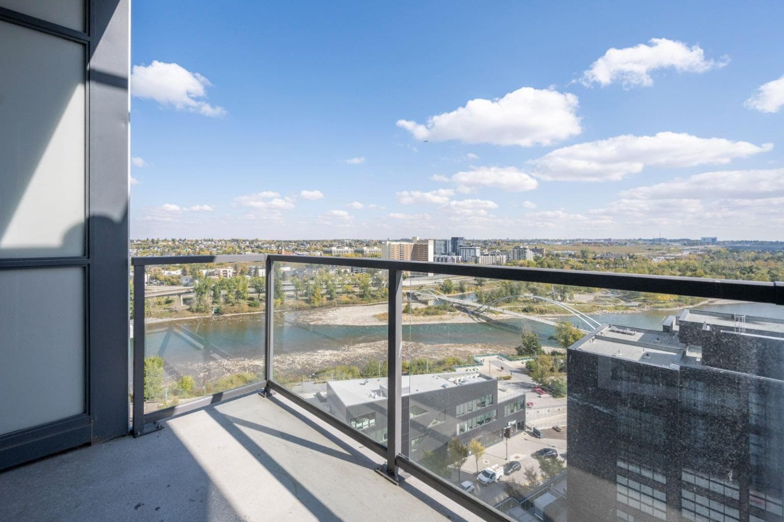 1605, 550 Riverfront Avenue SE