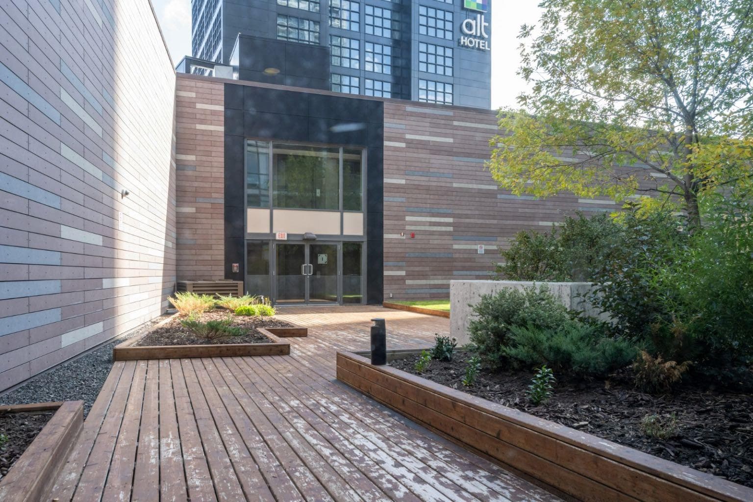 1605, 550 Riverfront Avenue SE