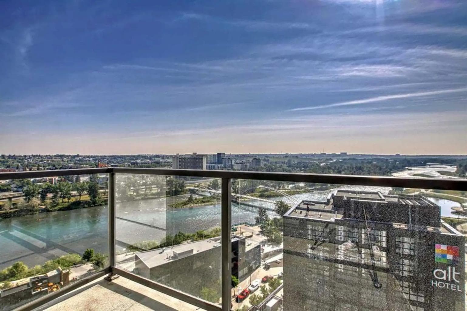 1605, 550 Riverfront Avenue SE