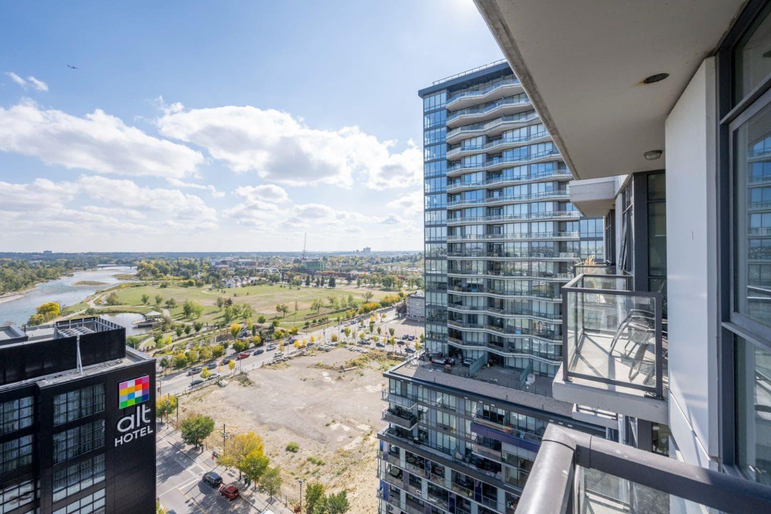 1605, 550 Riverfront Avenue SE