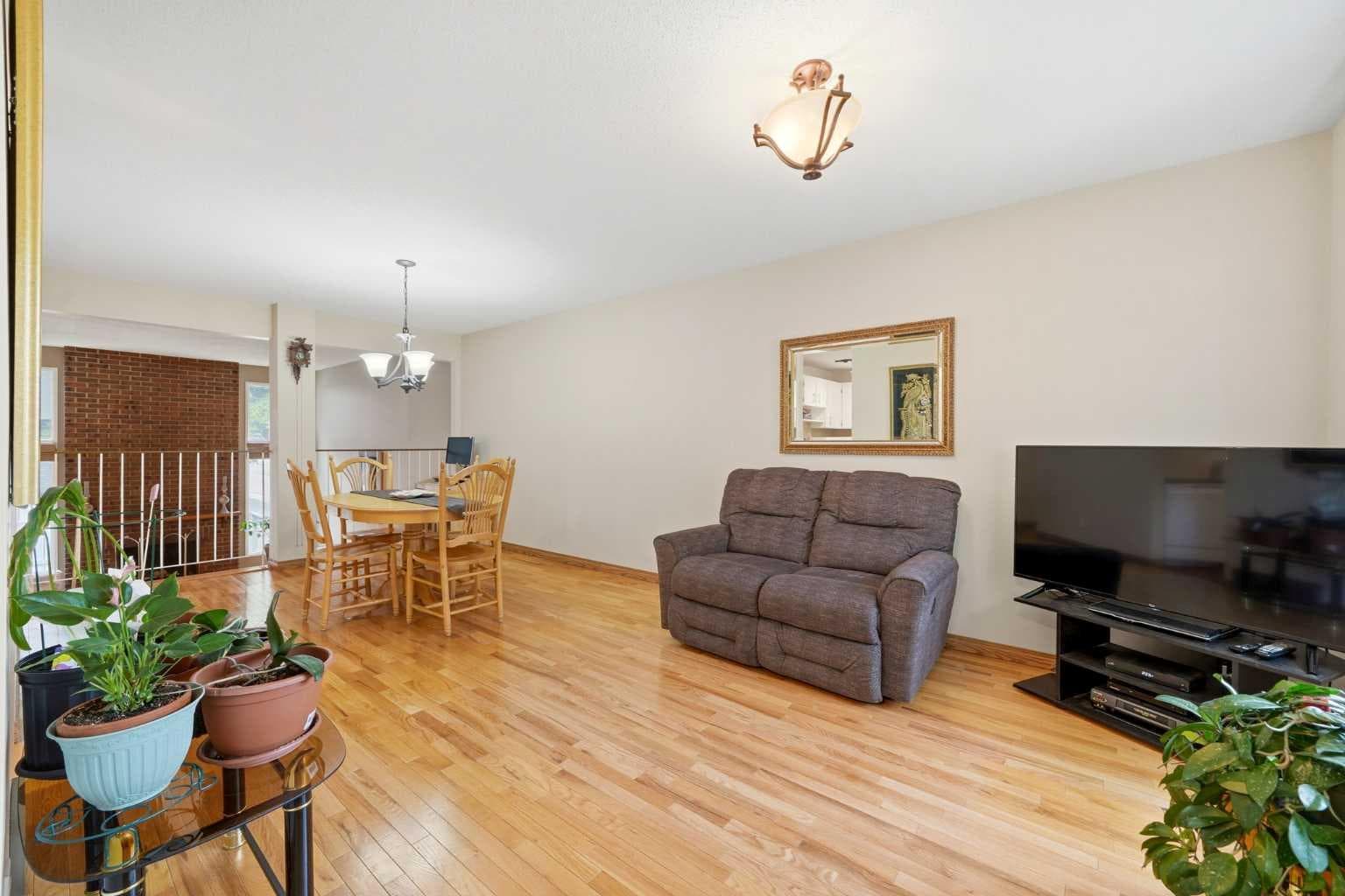 26, 5400 Dalhousie Drive NW
