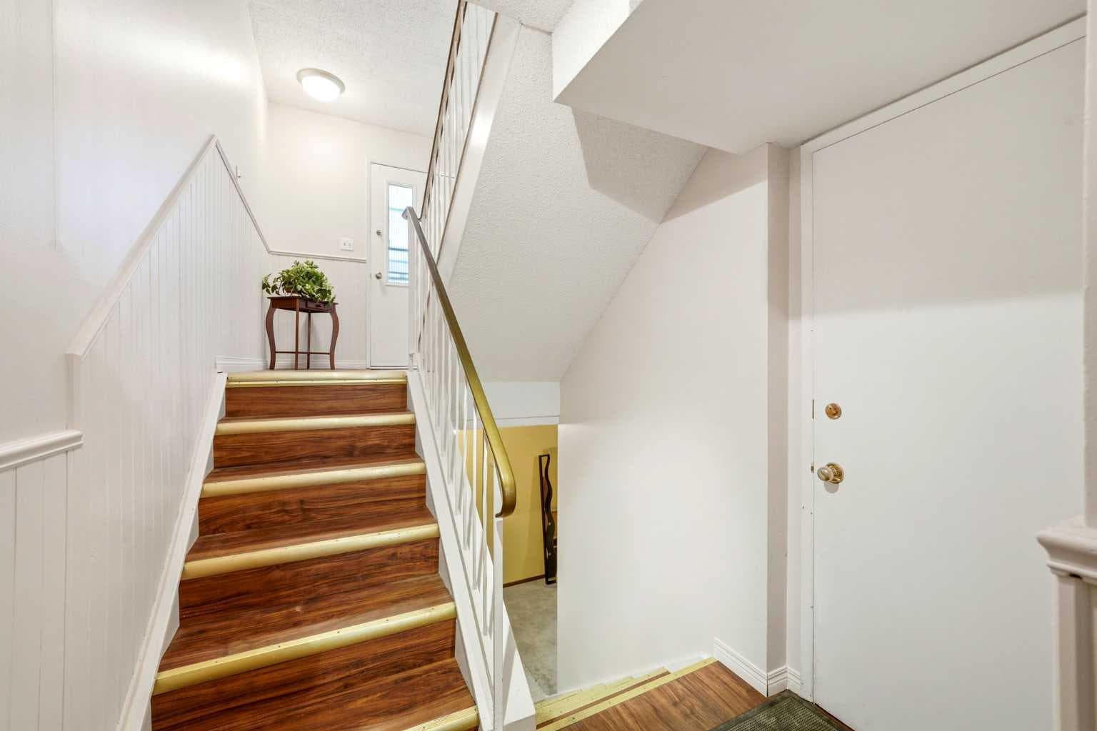 26, 5400 Dalhousie Drive NW