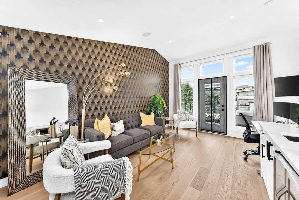 1703 31 Avenue SW