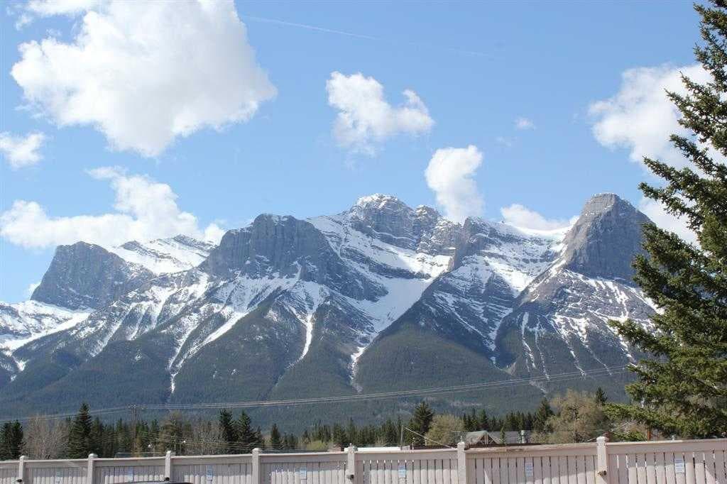 114, 1720 Bow Valley Trail 