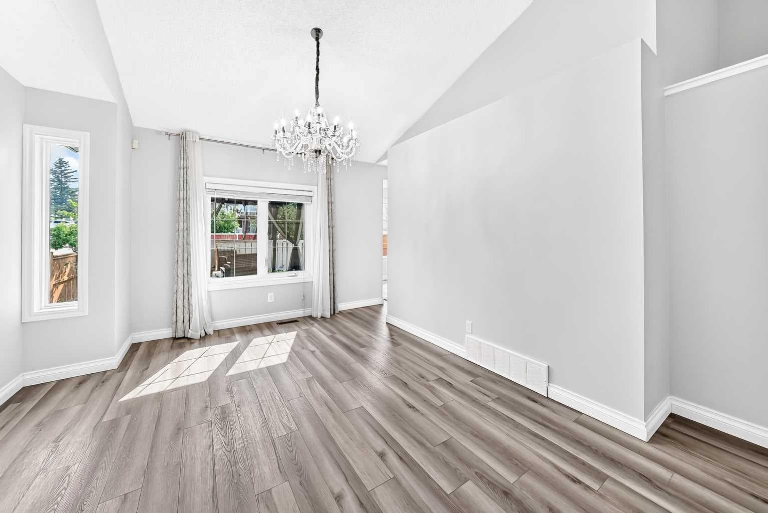 147 Macewan Drive NW