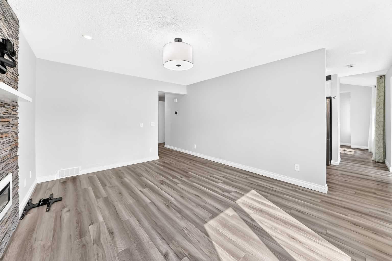 147 Macewan Drive NW