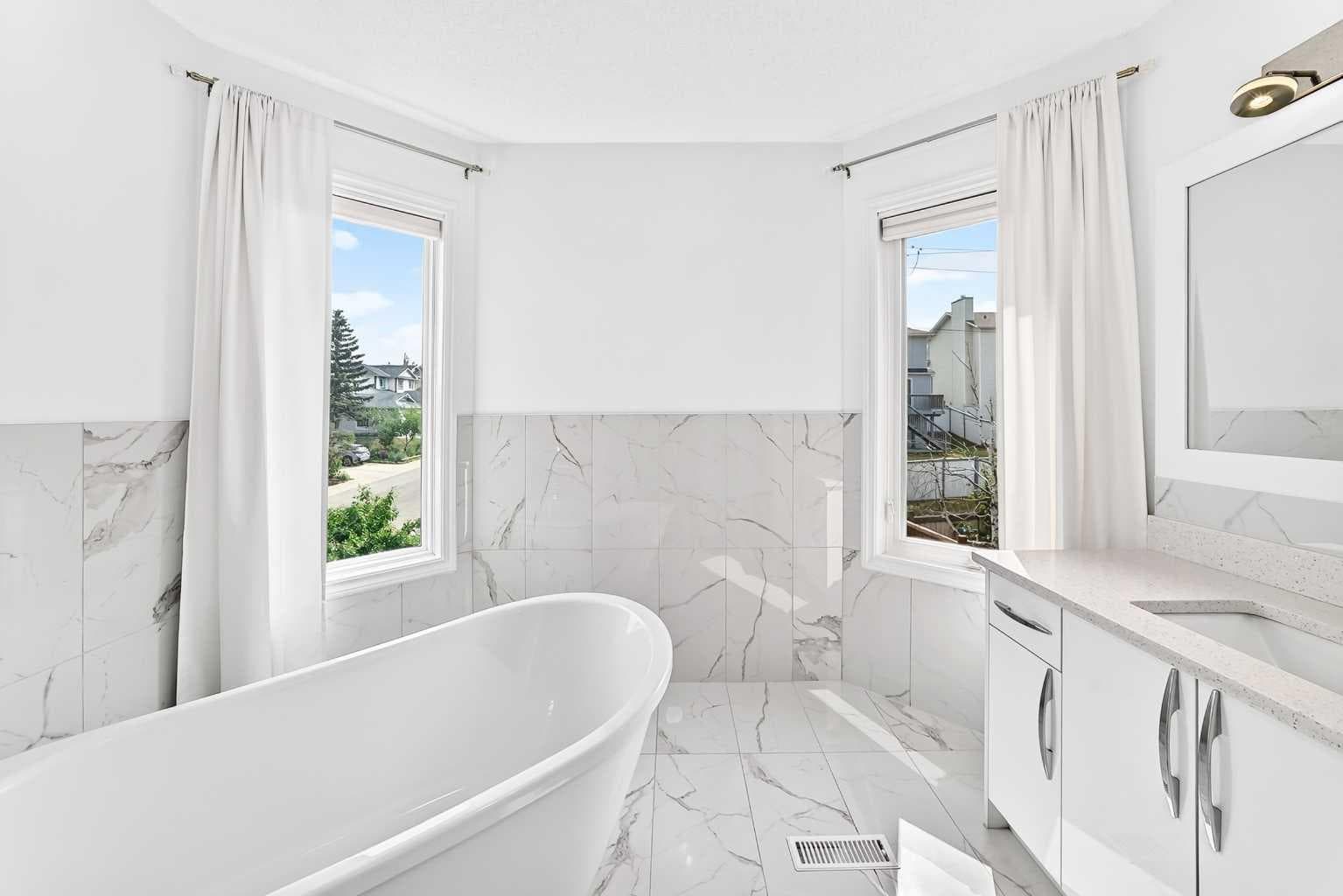 147 Macewan Drive NW