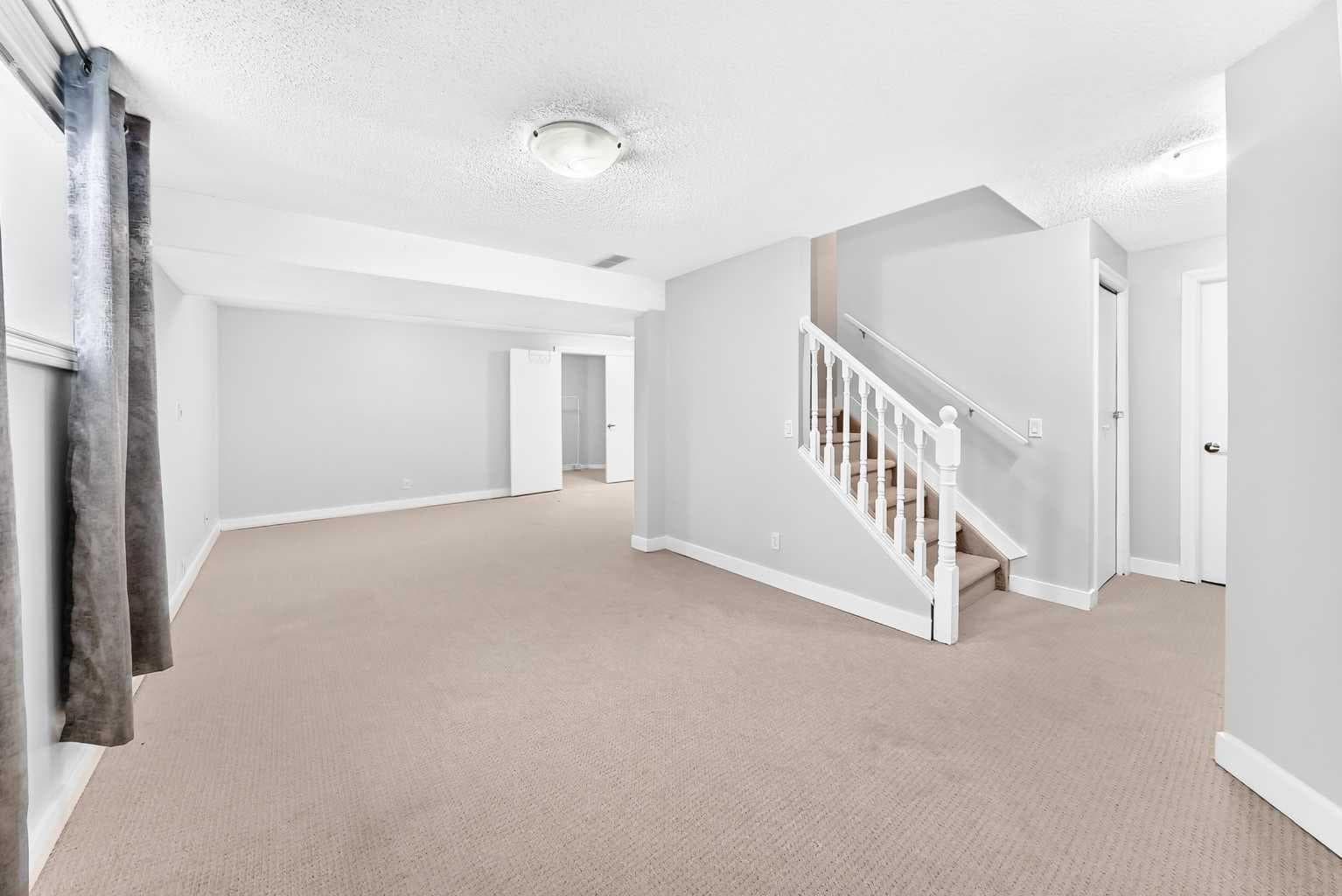 147 Macewan Drive NW