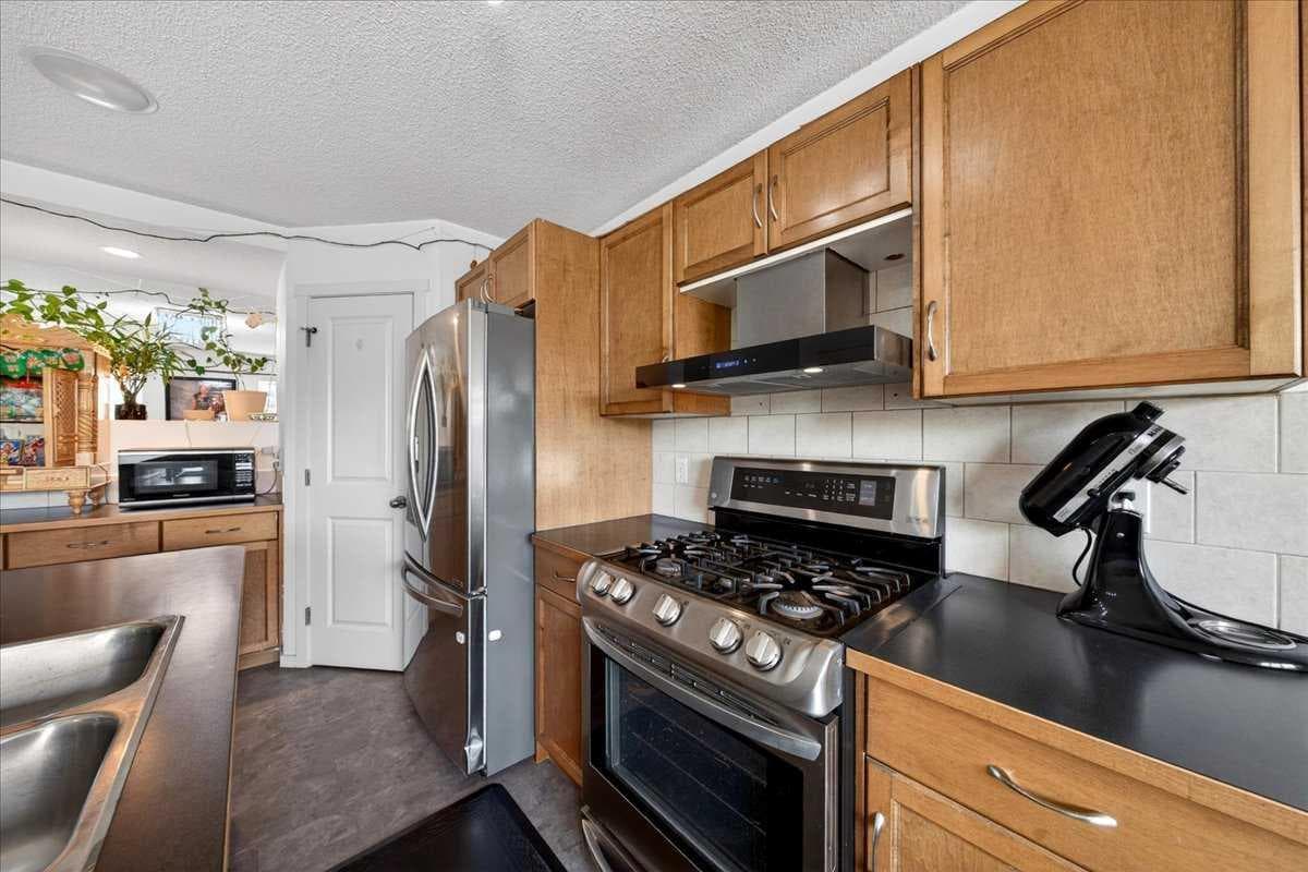 244 Silverado Range View SW