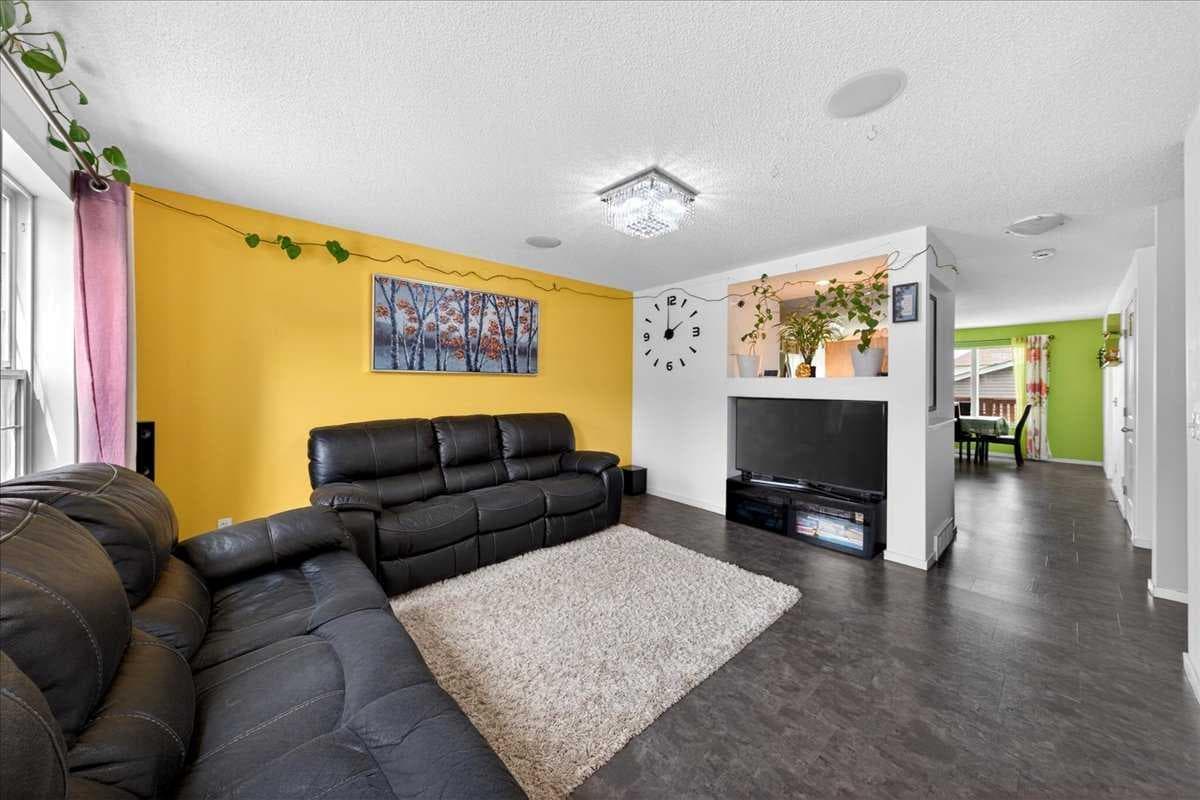 244 Silverado Range View SW