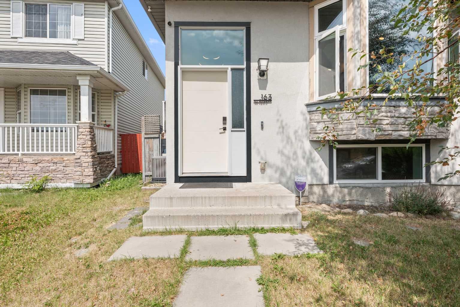163 Taravista Street NE