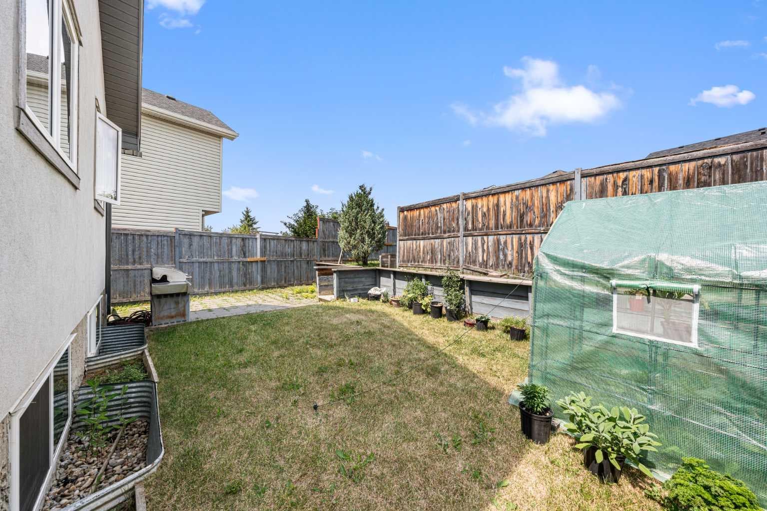 163 Taravista Street NE