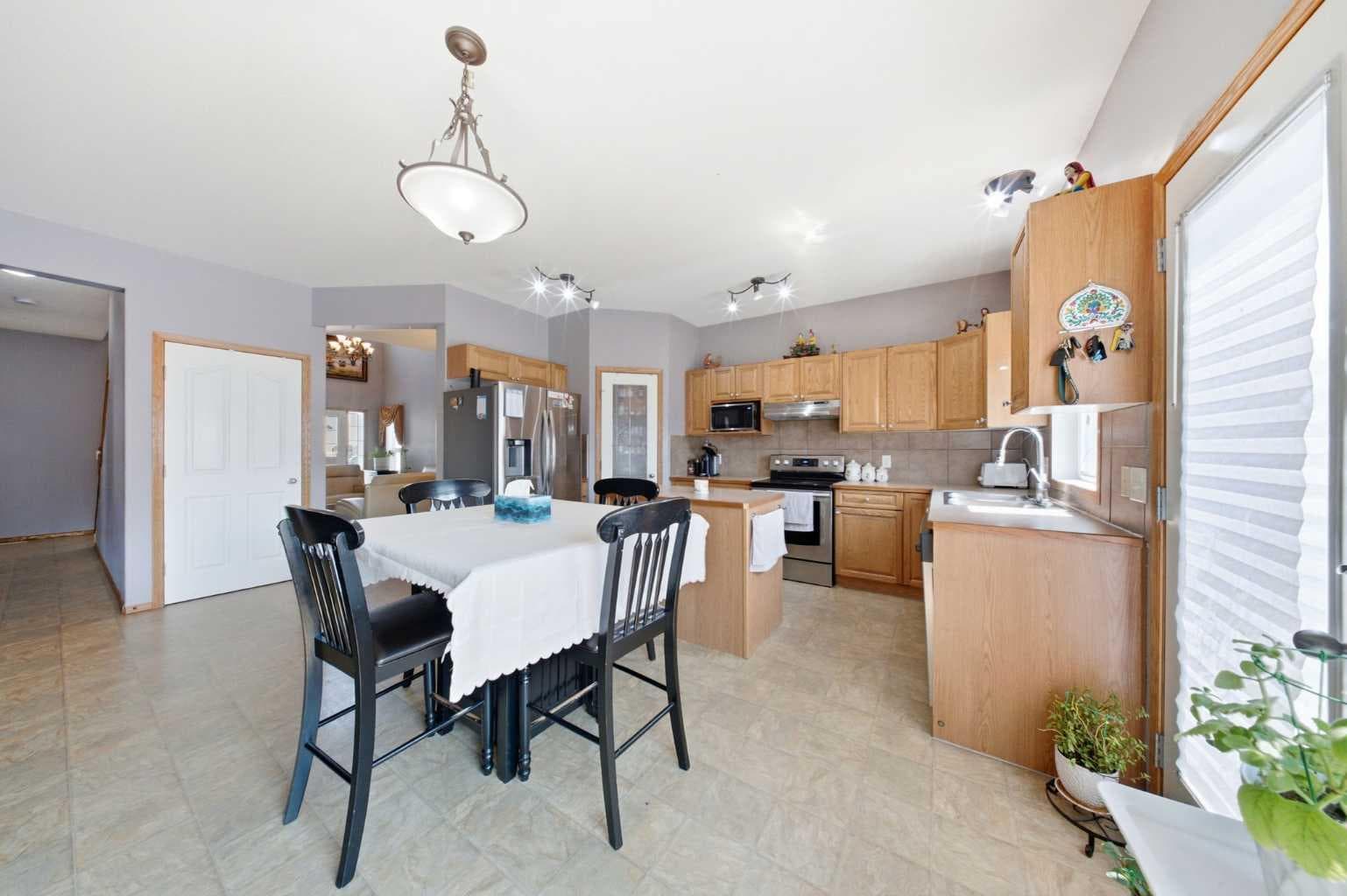 154 Saddleland Close NE