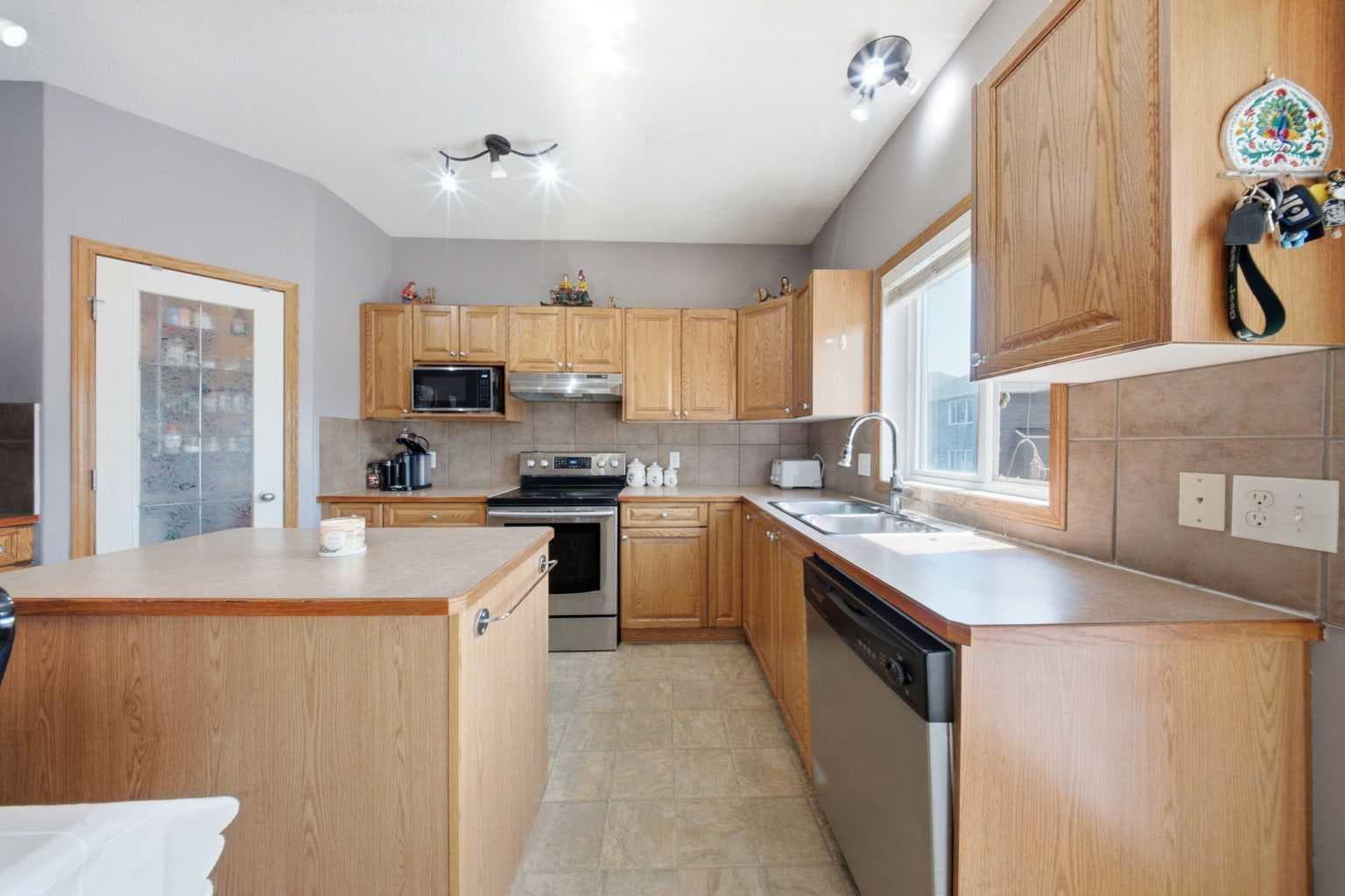 154 Saddleland Close NE