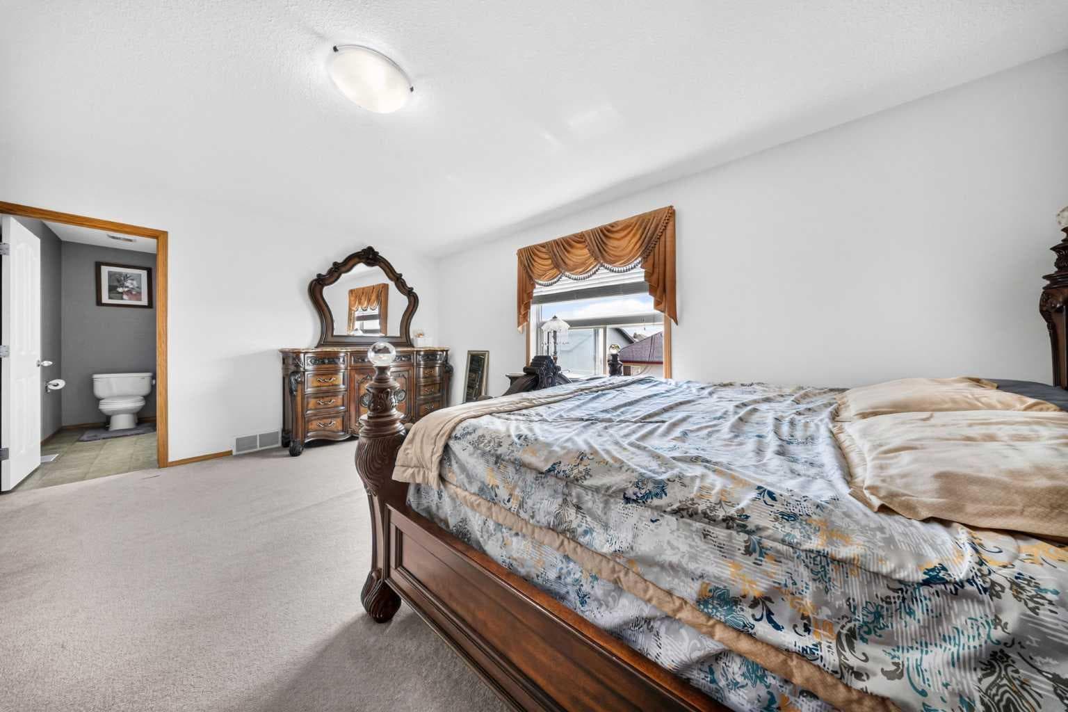 154 Saddleland Close NE