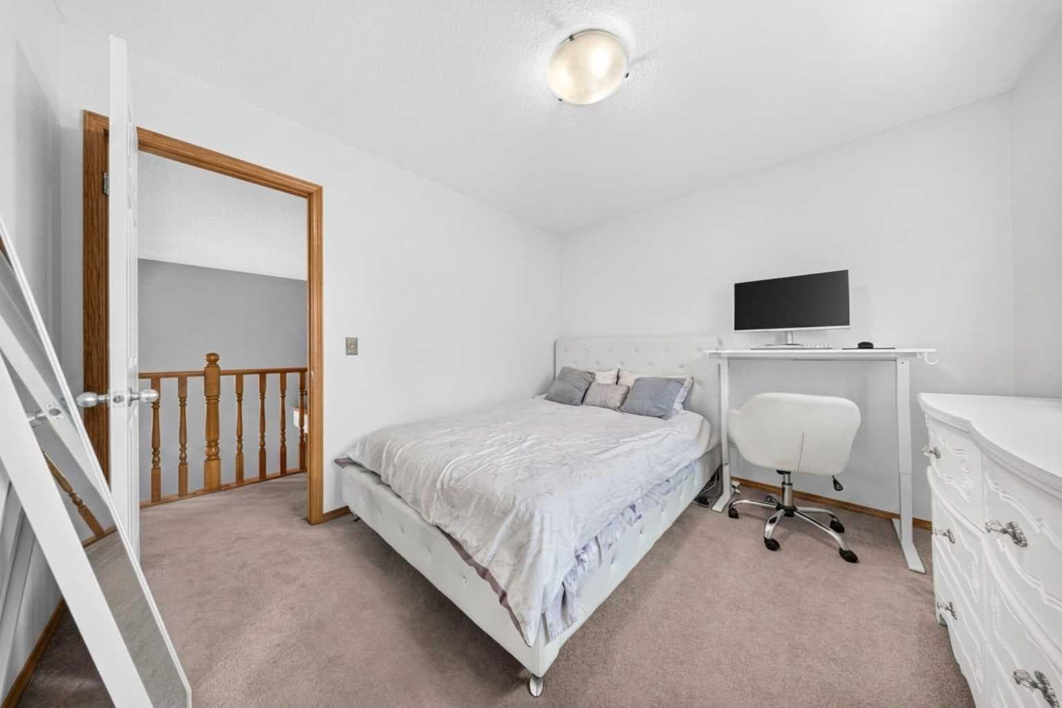 154 Saddleland Close NE