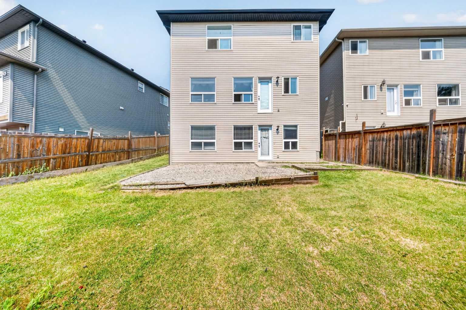 154 Saddleland Close NE