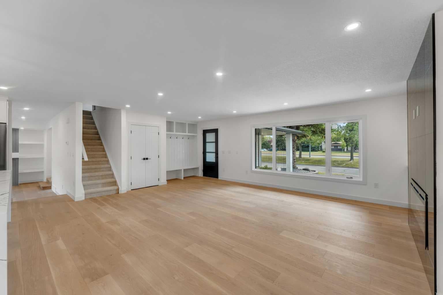 816 Lake Ontario Drive SE