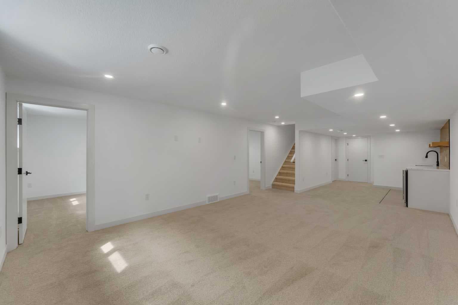 816 Lake Ontario Drive SE