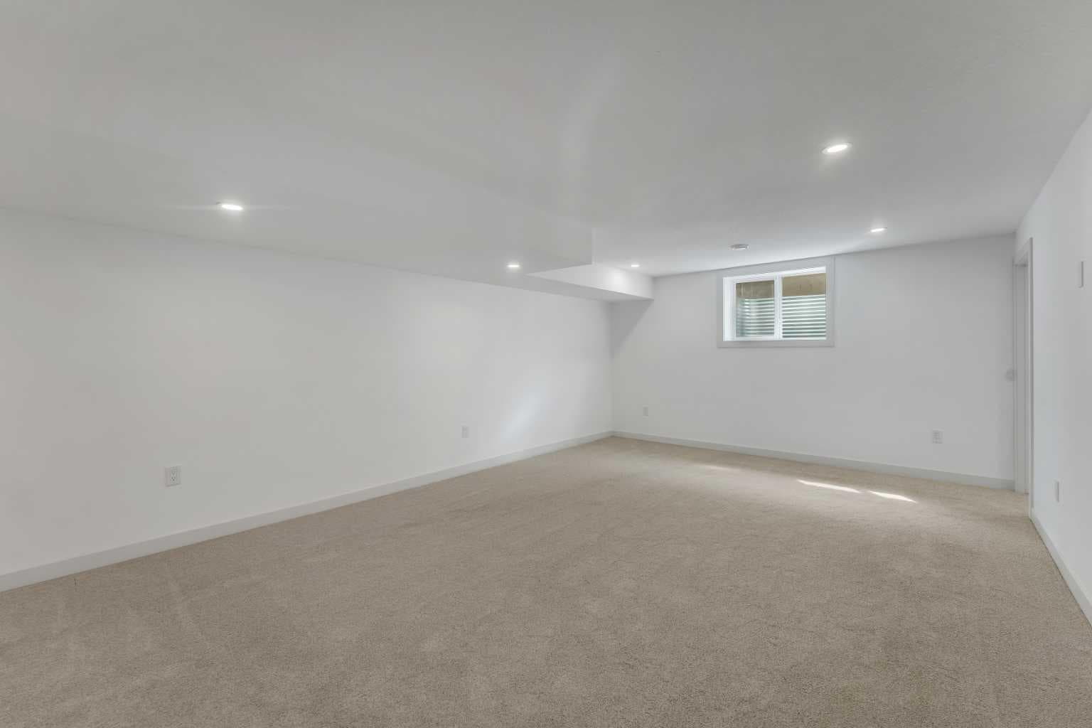 816 Lake Ontario Drive SE