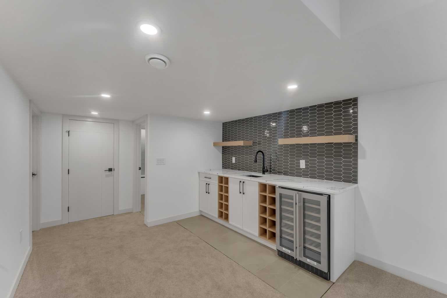 816 Lake Ontario Drive SE