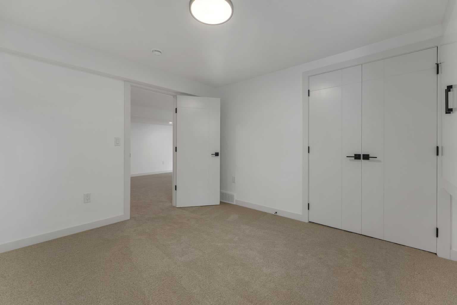 816 Lake Ontario Drive SE