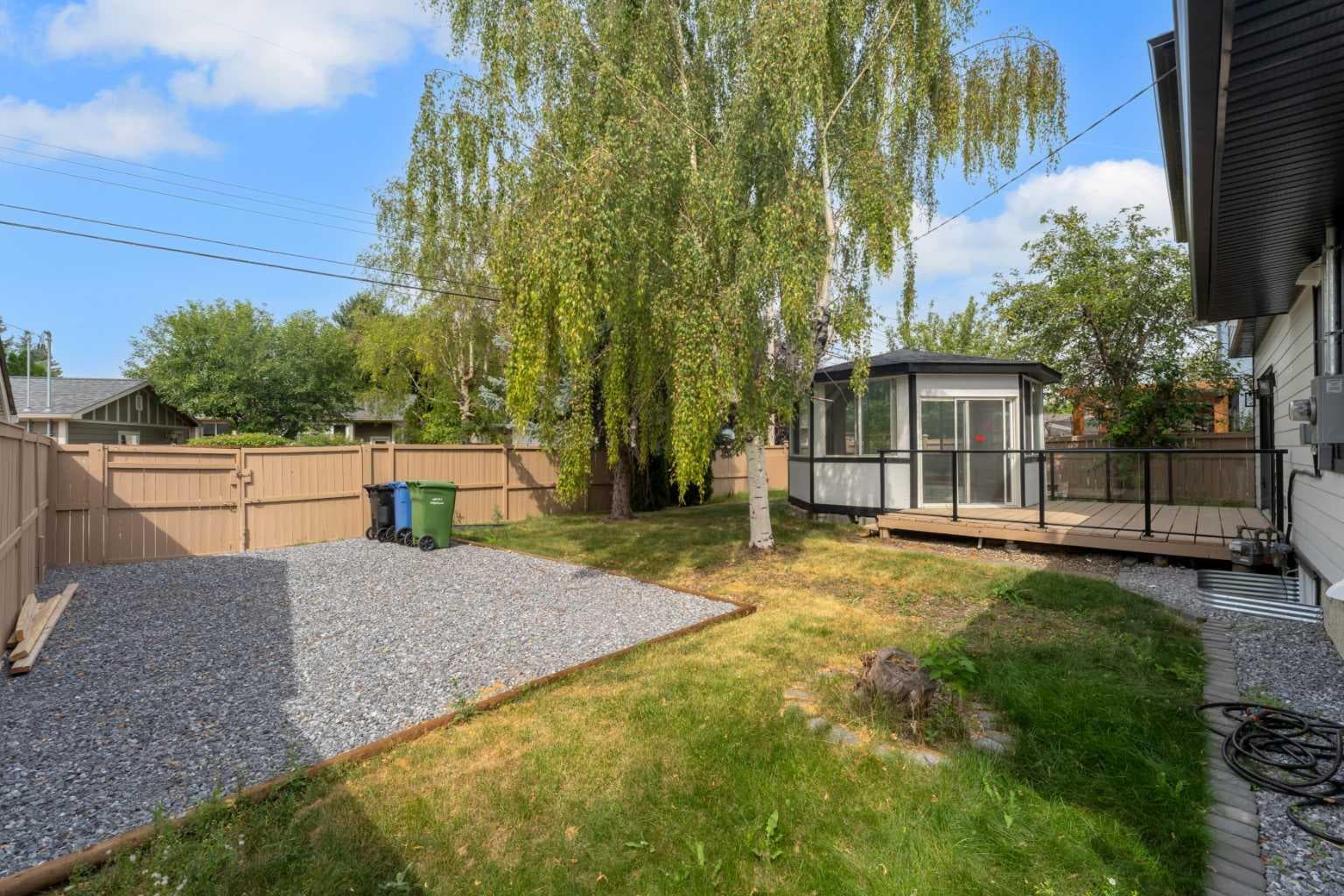 816 Lake Ontario Drive SE