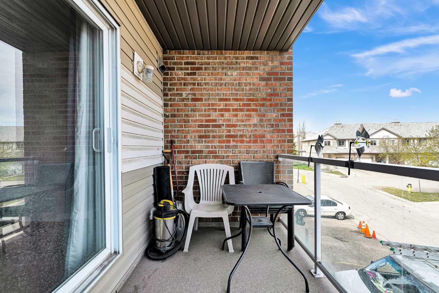 218, 92 Saddletree Court NE
