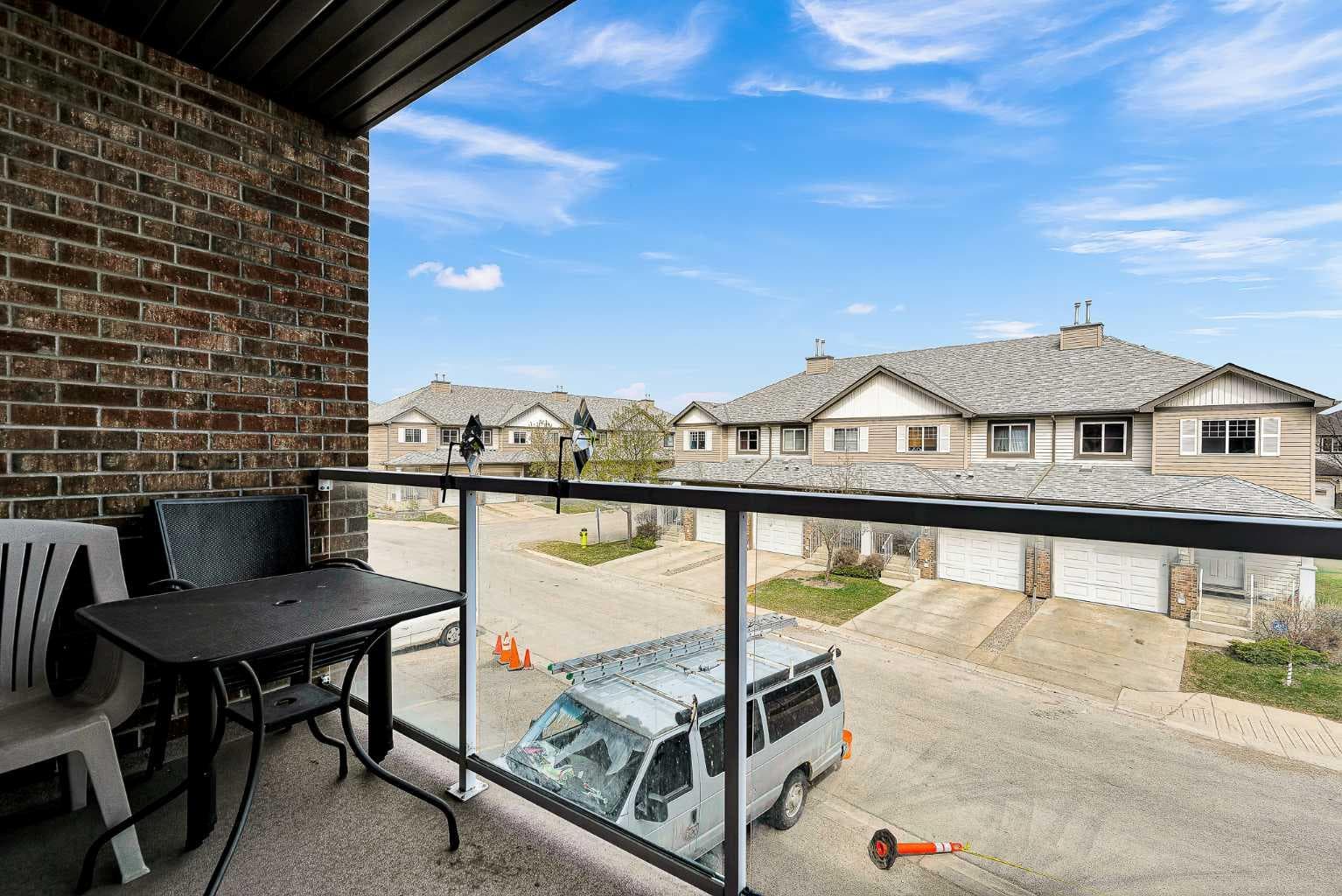 218, 92 Saddletree Court NE