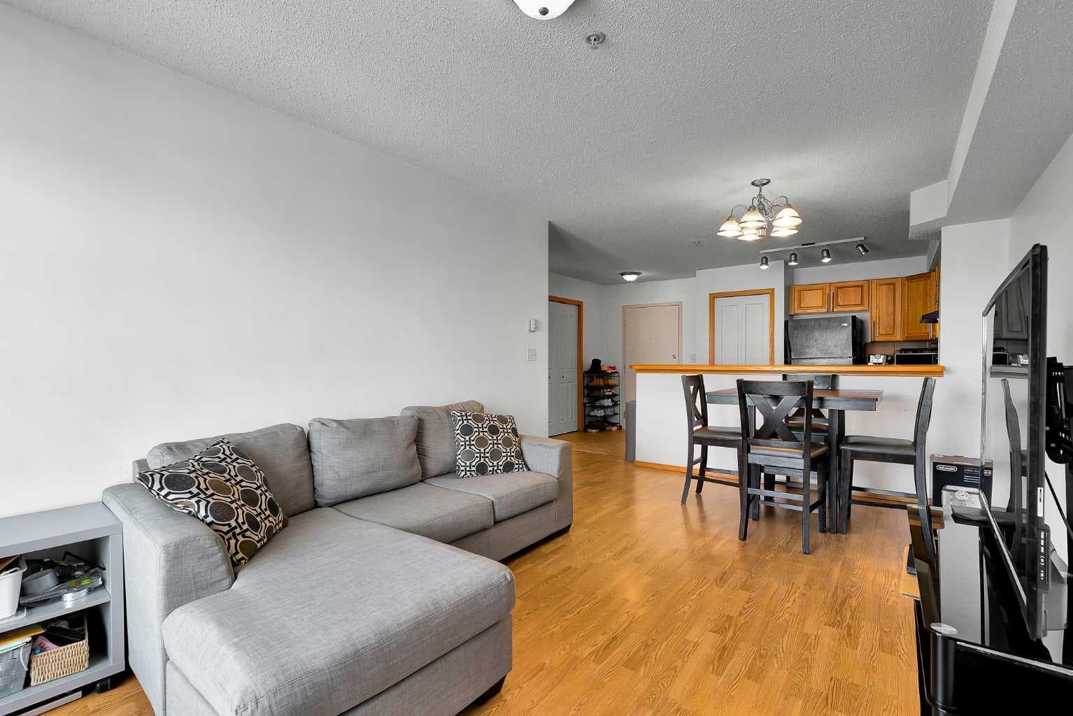 218, 92 Saddletree Court NE