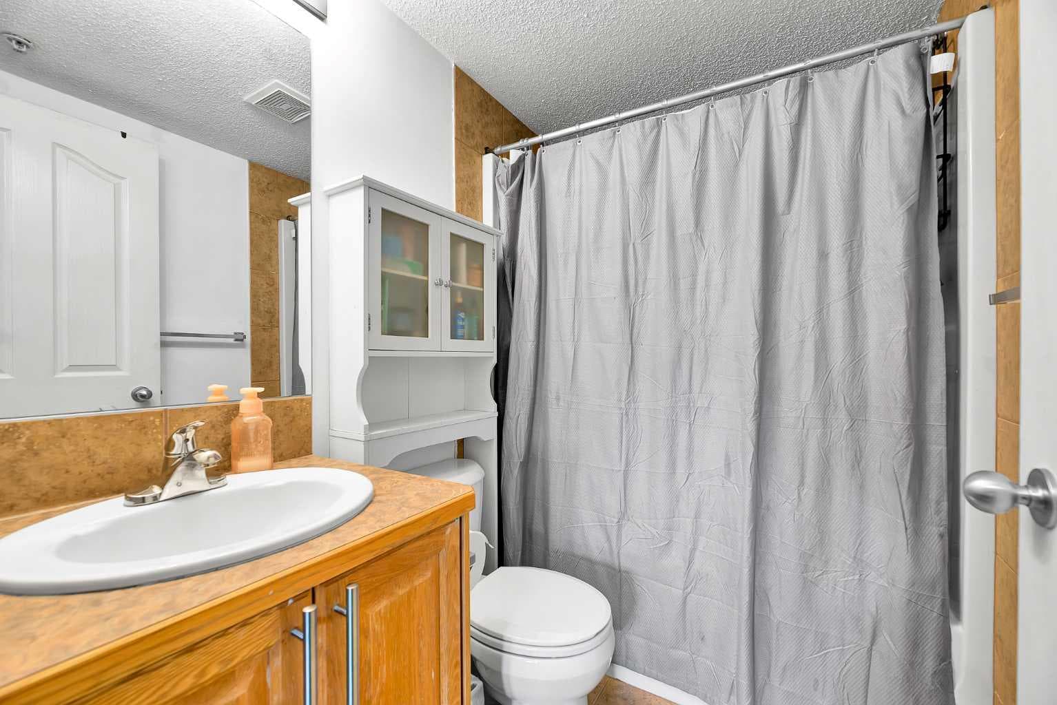 218, 92 Saddletree Court NE