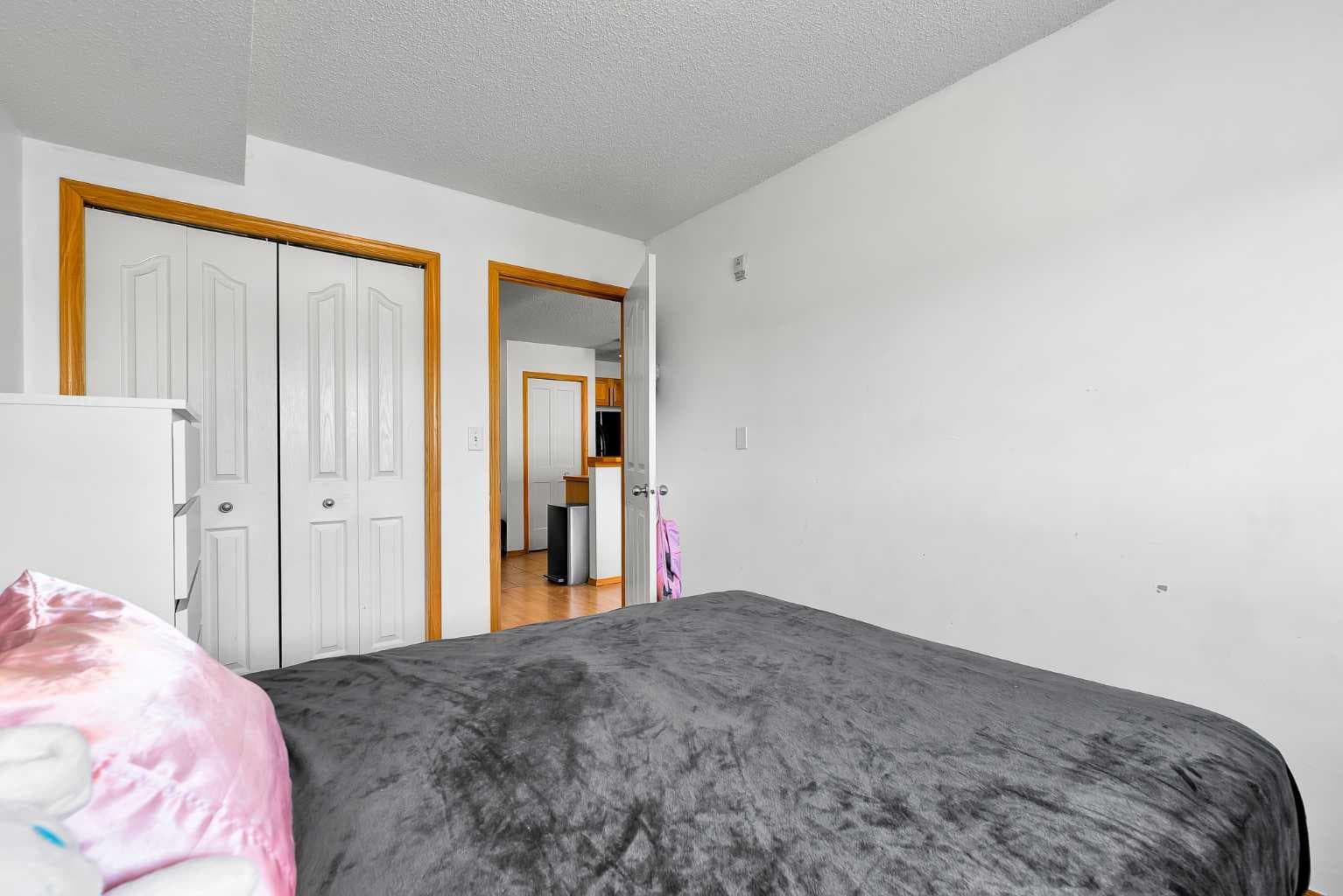 218, 92 Saddletree Court NE