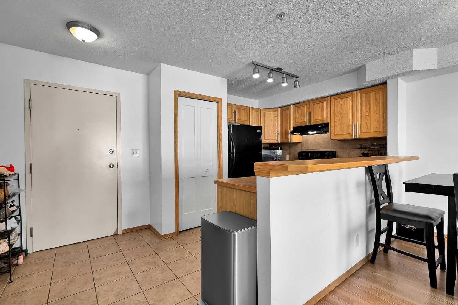 218, 92 Saddletree Court NE
