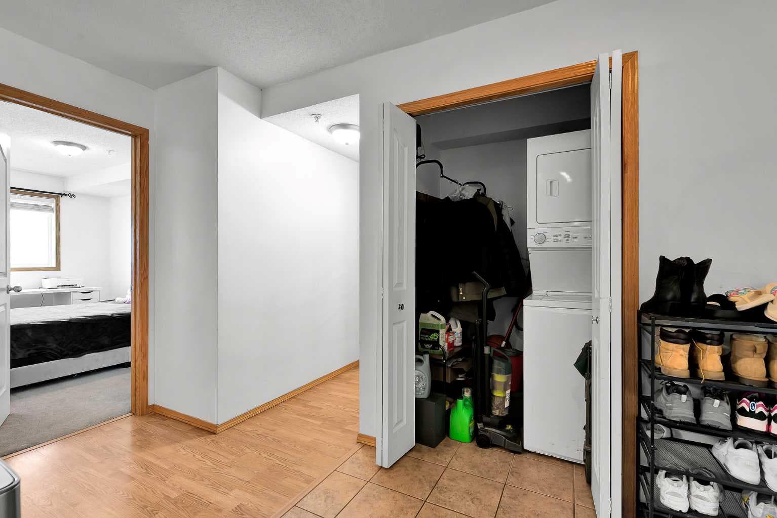 218, 92 Saddletree Court NE