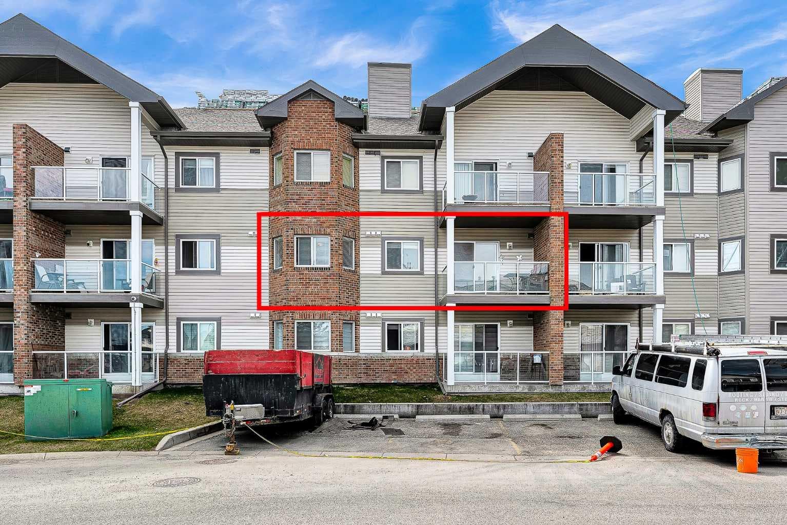 218, 92 Saddletree Court NE