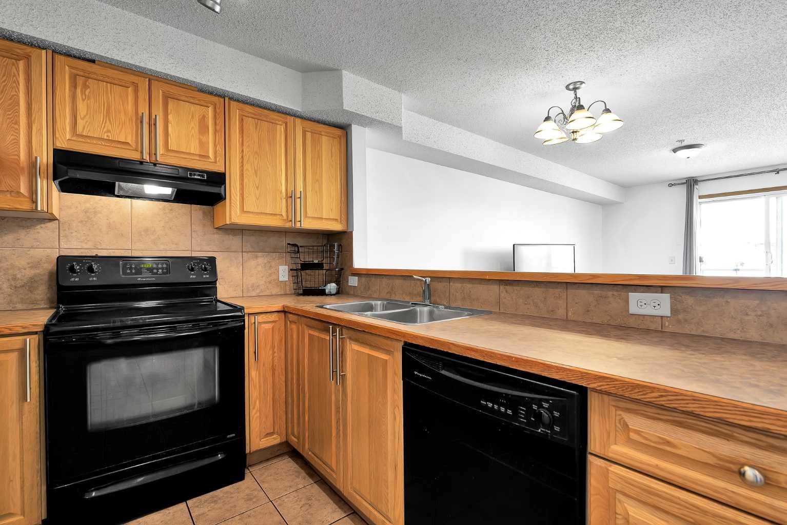 218, 92 Saddletree Court NE
